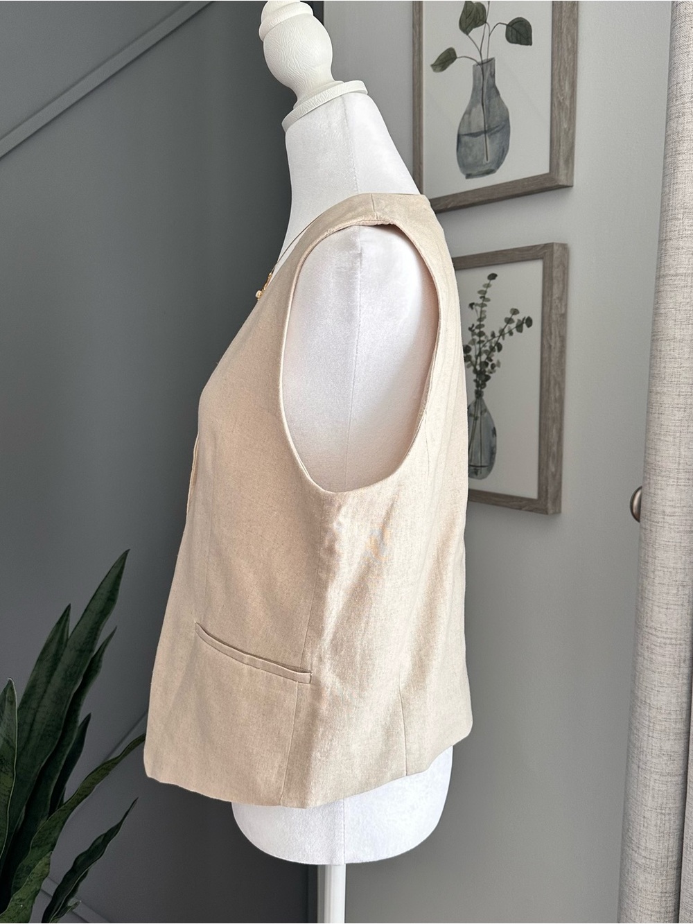 Zara Neutral Beige Vest with Contrast Buttons - Picture 4 of 7
